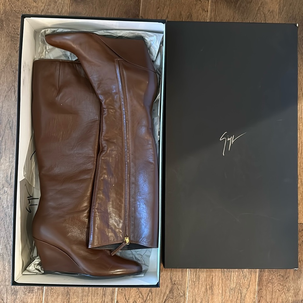 Guiseppe Zanotti zip leather boots size 38 like new slight imperfection on boot